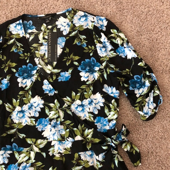 Banana Republic Shirt Womens Size S Blue Floral Wrap Top - Picture 4 of 12